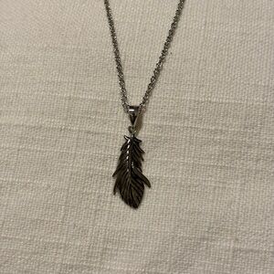 Montana Silversmiths Silver Feather Pendant Necklace